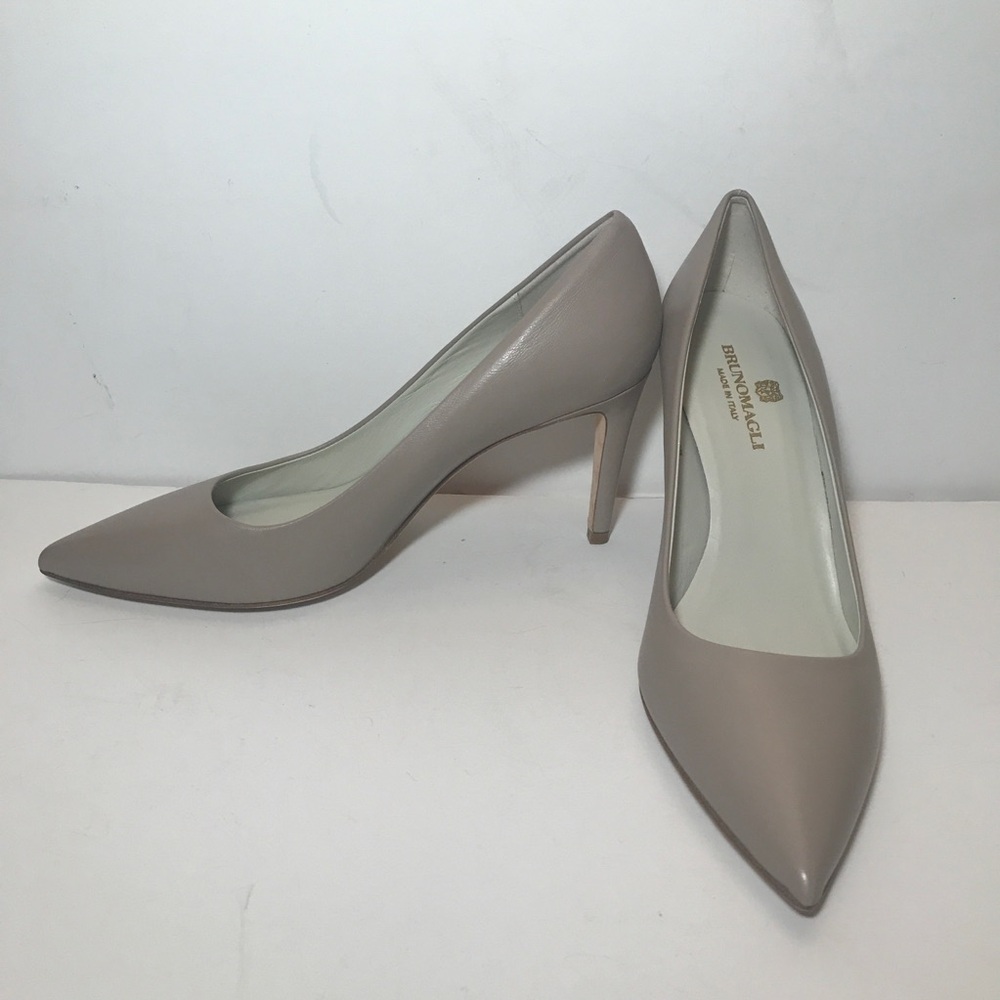 Bruno Magli Women's Telma Taupe Leather Pumps size 8 - Picture 3 of 8